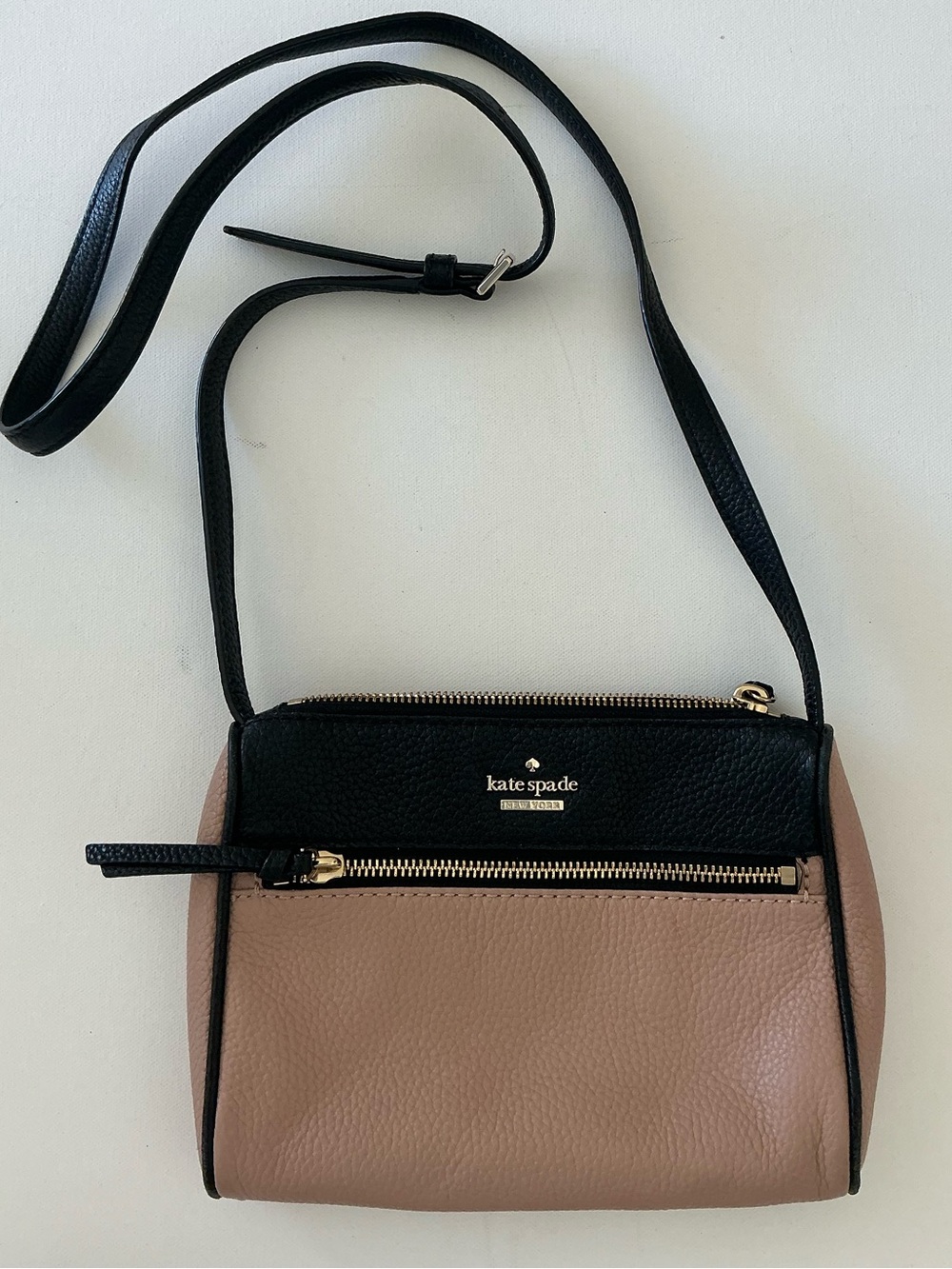 Kate Spade Jackson St Mini Carli Crossbody Black Beige Pebbled Leather